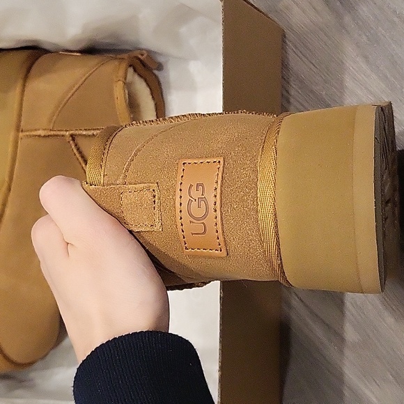 Classic Ultra Mini Uggs - Picture 3 of 5